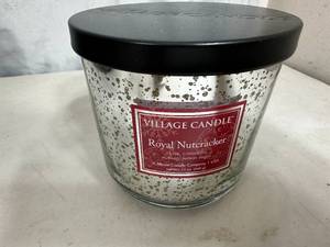 lot 283 image: New Village Candle 2 Wick Royal Nutcracker Candle