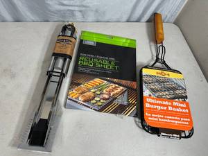 lot 292 image: New BBQ Grilling Tools, Mini Burger Basket, BBQ Sheet