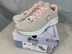 lot 353 image: New Skechers Arch Comfort Shoes - Size 12