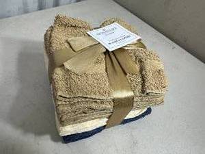 lot 354 image: New Pack of 12 Signature Classics Wash Cloths