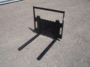 lot 25 image: Future Mini Skid Steer 30 Pallet Forks