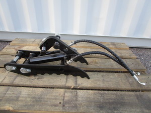 lot 202 image: SDLANCH Mini Excavator Hydraulic Thumb