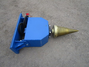 lot 43 image: Future Mini Skid Steer Wood Splitter Drill