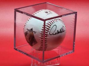 lot 33 image: Facsimlle Autographed Baseball by Minnesota Twins HOF Great Paul Molitor