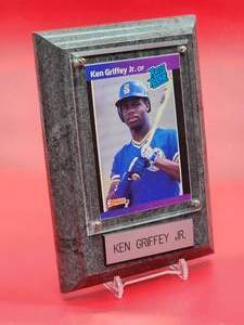 lot 68 image: 1989 Donruss Baseball Ken Griffey Jr Rookie Card #33