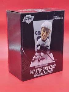 lot 24 image: HOF Great Mr Hockey Wayne Gretzky Bobble Head