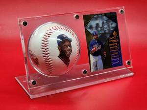lot 127 image: 1996 Upper Deck SP Minnesota Twins HOF Great Kirby Puckett Holoview FX Baseball Card with Twins Baseball