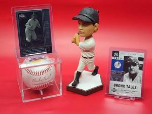 lot 190 image: New York Yankees HOF Great Babe Ruth Bobble Head with (2) Baseball Cards & Commemorative Ball