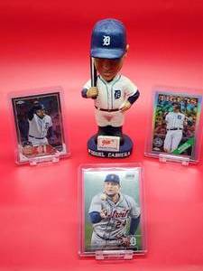 lot 178 image: Detroit Tigers Great Miguel Caberra Bobble Head with (3) baseball Cards