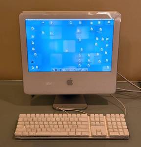 lot 41 image: LL - Apple iMac G5 A1058 Desktop Computer with Apple Keyboard