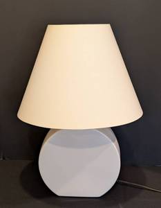 lot 54 image: LL - Modern White Ceramic Table Lamp with Shade