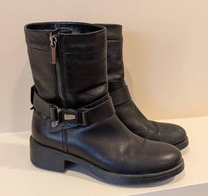 lot 65 image: LL - Aquatalia Womens Black Leather Boots, Likely Size 5.5