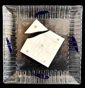 lot 121H image: ML - Artisan Glass Square Plate with Modern Geometric Design, 9 14 Inch