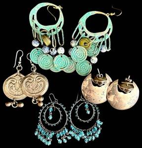 lot 128H image: ML - Collection of 4 Vintage Mixed Metal and Bead Earrings Sets