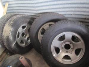 lot 91 image: Set of 4 Bridgestone Dueler 5-lug r...