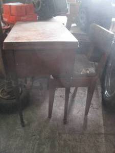 lot 105 image: Vintage hardwood sewing machine tab...