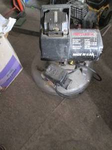 lot 106 image: 4-gallon Campbell Hausfeld pancake ...