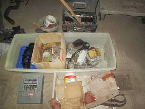 lot 124 image: Multiple containment pieces holding...