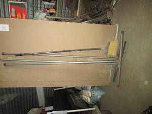 lot 126 image: Floor squeegee variety with broom...