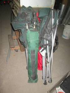 lot 130 image: Collection of foldable camping chai...