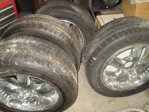 lot 14 image: Set of 4 Chevy 6-lug tires and rims...