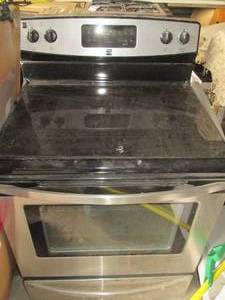 lot 15 image: Kenmore Glass cook top stove with S...