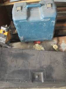 lot 25 image: Rubbermaid style truck bed or trunk...