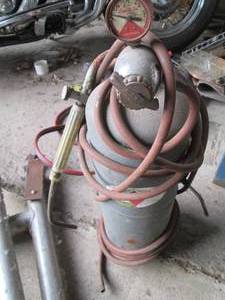 lot 35 image: Vintage metal acetylene tank with t...