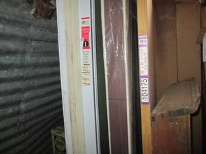 lot 47 image: Variety of 30in interior and exteri...