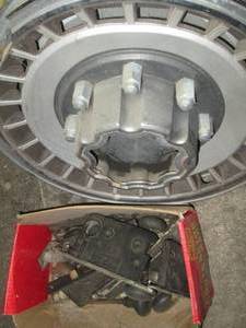 lot 167 image: 3pc 8-lug plastic hub caps and anti...