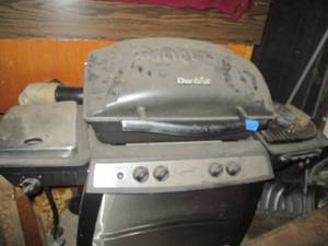 lot 170 image: CharBroil Select gas grill with si...