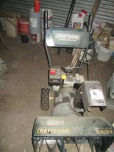 lot 176 image: Craftsman gas powered 5HP 24in snow...