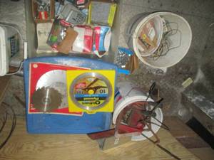 lot 183 image: Storage drawer and buckets containi...