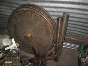 lot 208 image: Large, heavy circular base structur...