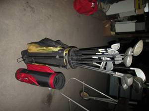 lot 227 image: Set of assorted size golf bags, one...