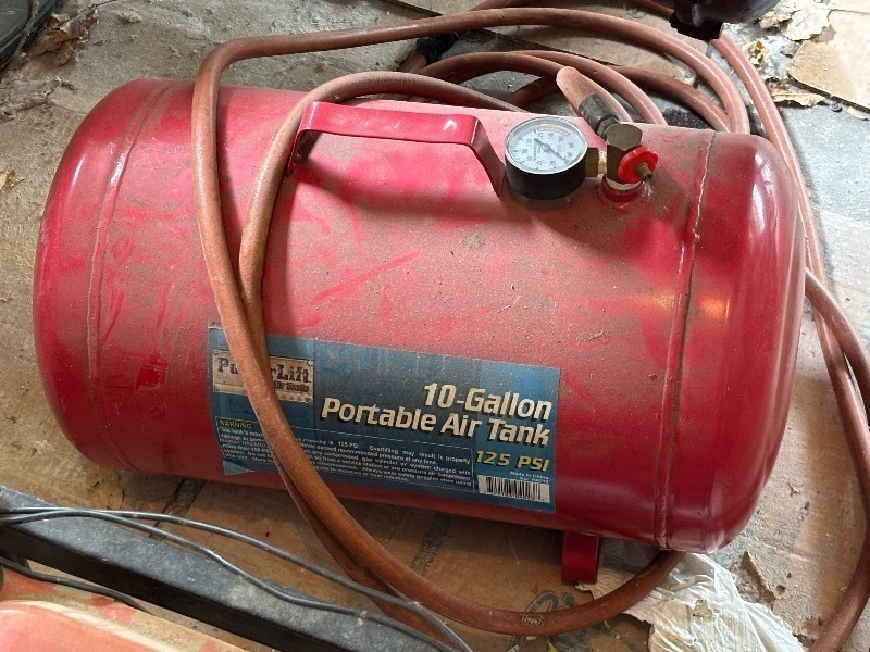 lot 13 image: 10 Gallon Portable Air Tank