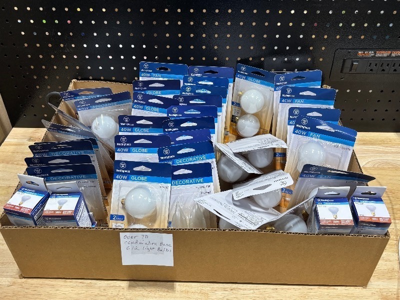 lot 10 image: Assorted Light Bulbs