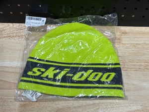 lot 28 image: Ski-Doo Reversible Beanie