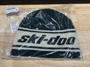 lot 29 image: Ski-Doo Reversible Beanie