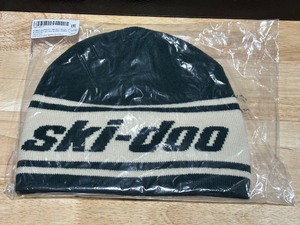 lot 31 image: Ski-Doo Reversible Beanie
