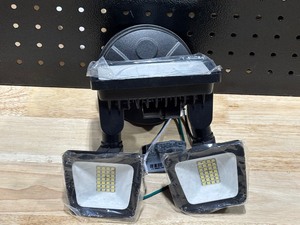 lot 18 image: LED Outdoor Light