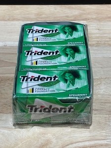 lot 43 image: Trident Gum