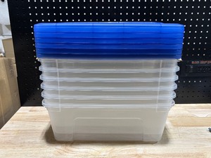 lot 68 image: NEW Plastic Containers and Lids