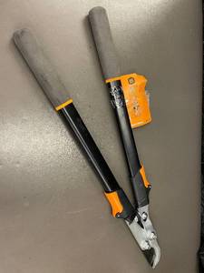 lot 9 image: Fiskars Extendable Lopper 24-37 Inch with Power Lever