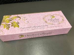 lot 222 image: Davelion Calligraphy Set with Glass Dip Pen, Nibs, and Ink Colors