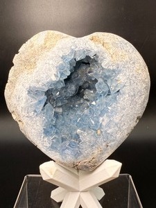 lot 18 image: Large Impressive Celestite Heart 1.94 kilo  4lbs.  Stone of Angels See description.