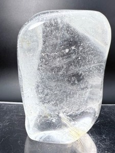 lot 65 image: Gorgeous Clear Quartz Freeform 658 gm  1 lb.