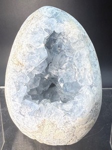 lot 158 image: Large Beautiful Celestite Freeform 1 k 654 gm.  3 lb. 10 oz.