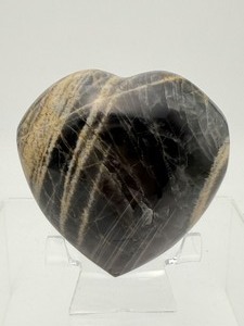 lot 93 image: Very Pretty Black Moonstone Heart 255 gm  9 oz.