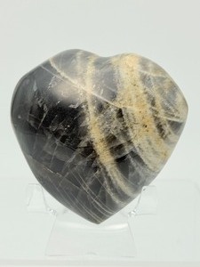 lot 93 image: Very Pretty Black Moonstone Heart 255 gm  9 oz.